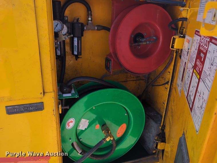 image for item ER4531 2016 Chevrolet Silverado 3500HD utility bed pickup truck