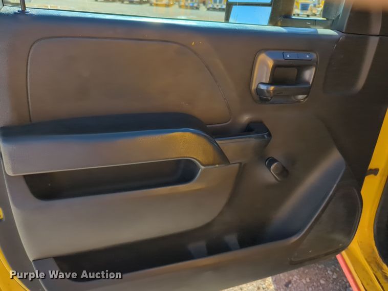 image for item ER4531 2016 Chevrolet Silverado 3500HD utility bed pickup truck