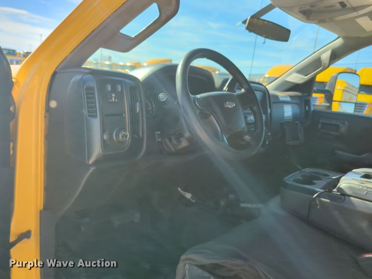 image for item ER4531 2016 Chevrolet Silverado 3500HD utility bed pickup truck