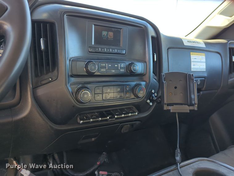 image for item ER4531 2016 Chevrolet Silverado 3500HD utility bed pickup truck