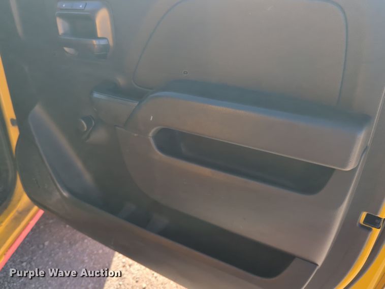 image for item ER4531 2016 Chevrolet Silverado 3500HD utility bed pickup truck