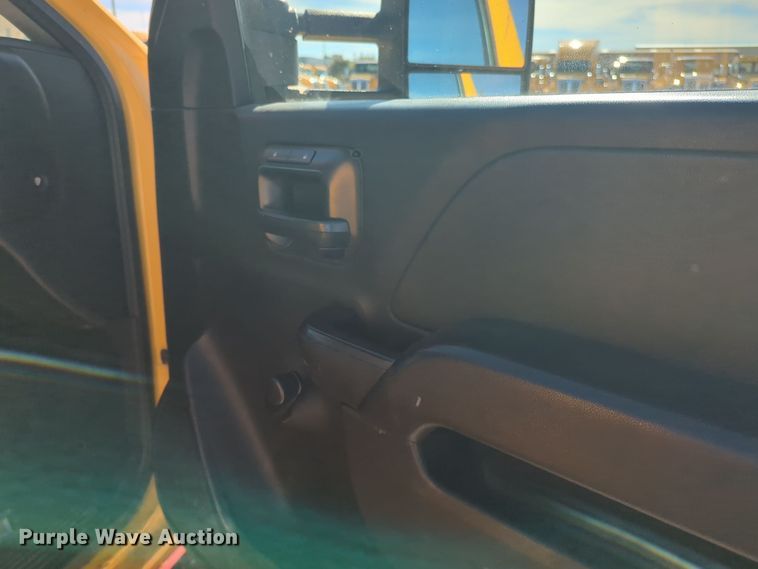 image for item ER4531 2016 Chevrolet Silverado 3500HD utility bed pickup truck