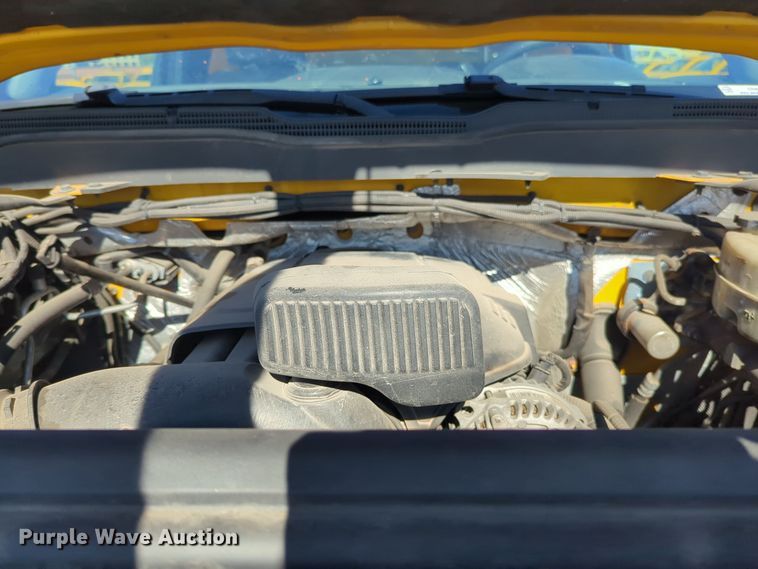 image for item ER4531 2016 Chevrolet Silverado 3500HD utility bed pickup truck