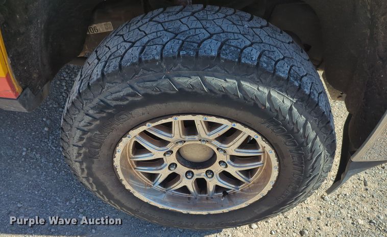 image for item ER4531 2016 Chevrolet Silverado 3500HD utility bed pickup truck