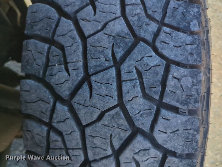 image for item ER4531 2016 Chevrolet Silverado 3500HD utility bed pickup truck