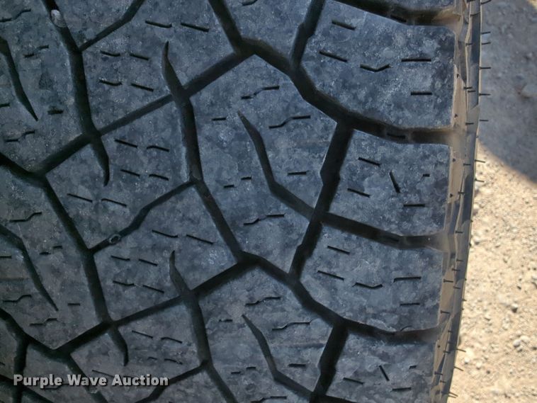 image for item ER4531 2016 Chevrolet Silverado 3500HD utility bed pickup truck