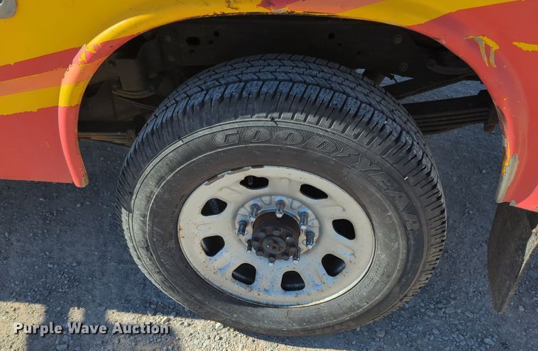 image for item ER4531 2016 Chevrolet Silverado 3500HD utility bed pickup truck