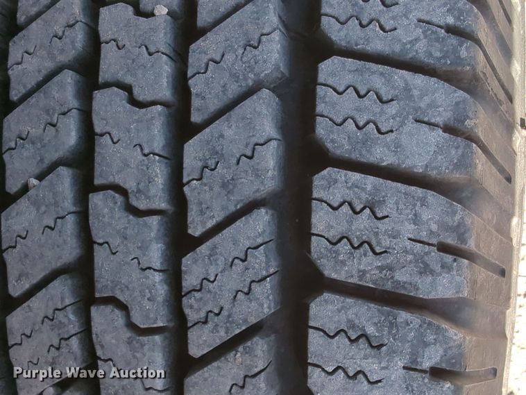 image for item ER4531 2016 Chevrolet Silverado 3500HD utility bed pickup truck