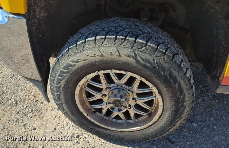 image for item ER4531 2016 Chevrolet Silverado 3500HD utility bed pickup truck