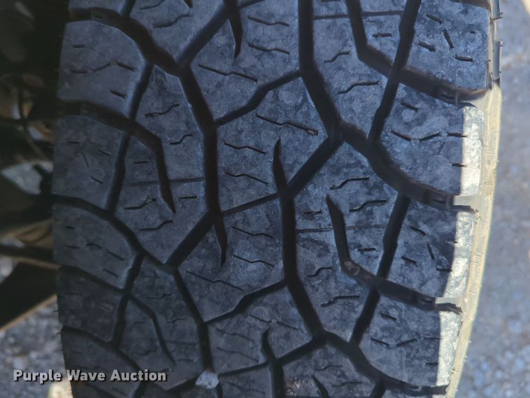 image for item ER4531 2016 Chevrolet Silverado 3500HD utility bed pickup truck