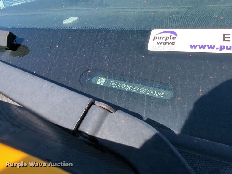 image for item ER4531 2016 Chevrolet Silverado 3500HD utility bed pickup truck