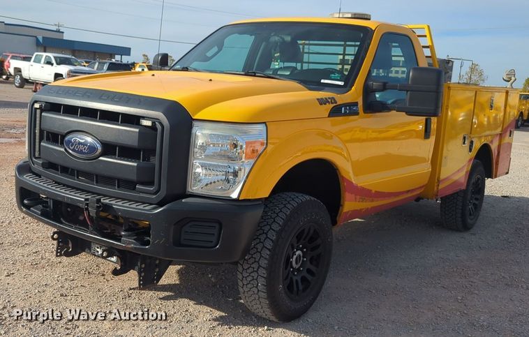 image for item ER4534 2015 Ford F350 Super Duty utility bed pickup truck