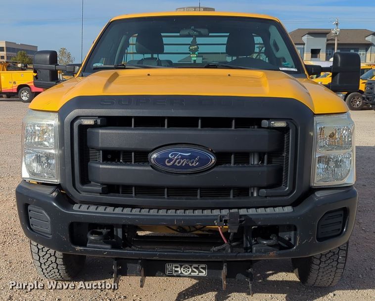 image for item ER4534 2015 Ford F350 Super Duty utility bed pickup truck