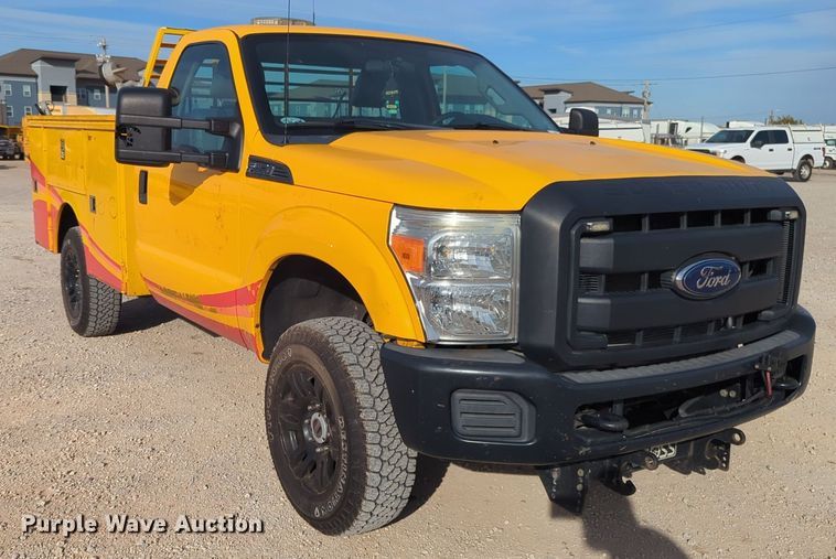 image for item ER4534 2015 Ford F350 Super Duty utility bed pickup truck