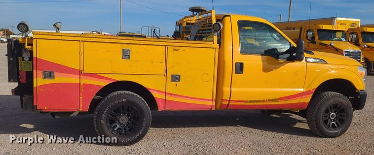 image for item ER4534 2015 Ford F350 Super Duty utility bed pickup truck
