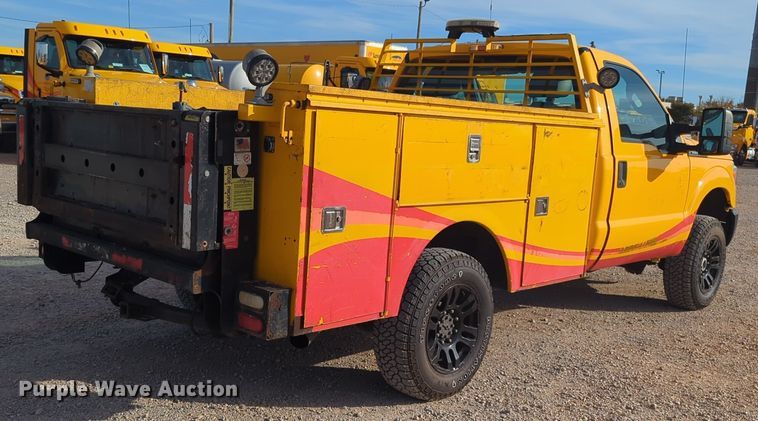 image for item ER4534 2015 Ford F350 Super Duty utility bed pickup truck