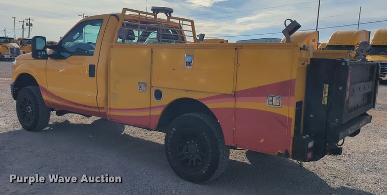 image for item ER4534 2015 Ford F350 Super Duty utility bed pickup truck