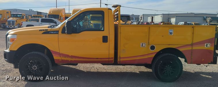 image for item ER4534 2015 Ford F350 Super Duty utility bed pickup truck