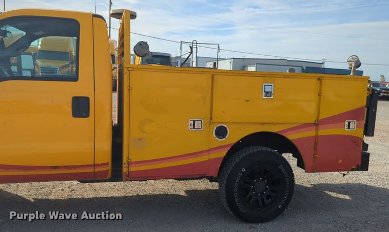 image for item ER4534 2015 Ford F350 Super Duty utility bed pickup truck