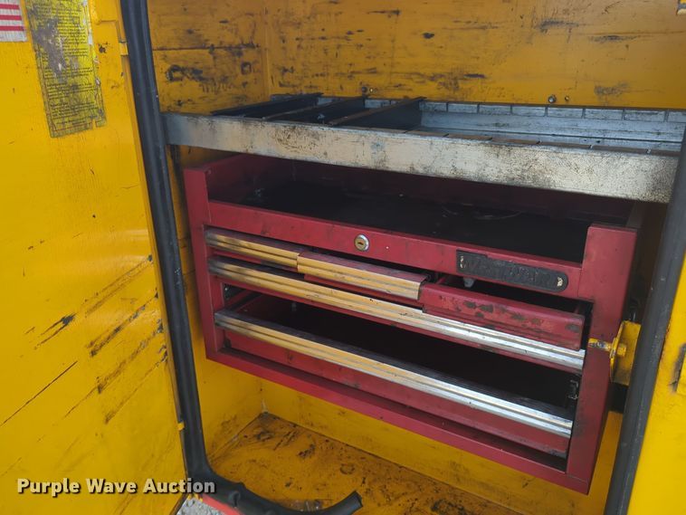 image for item ER4534 2015 Ford F350 Super Duty utility bed pickup truck