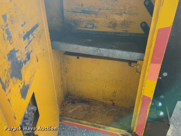 image for item ER4534 2015 Ford F350 Super Duty utility bed pickup truck