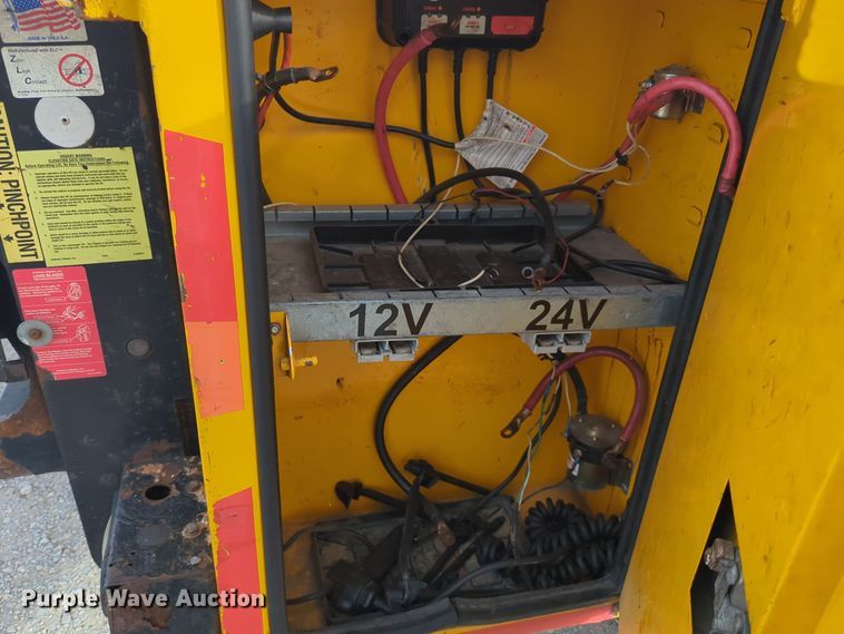 image for item ER4534 2015 Ford F350 Super Duty utility bed pickup truck