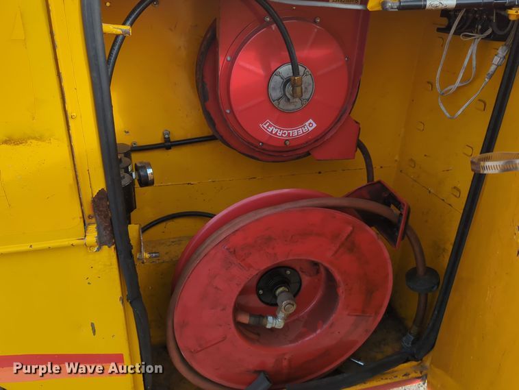 image for item ER4534 2015 Ford F350 Super Duty utility bed pickup truck