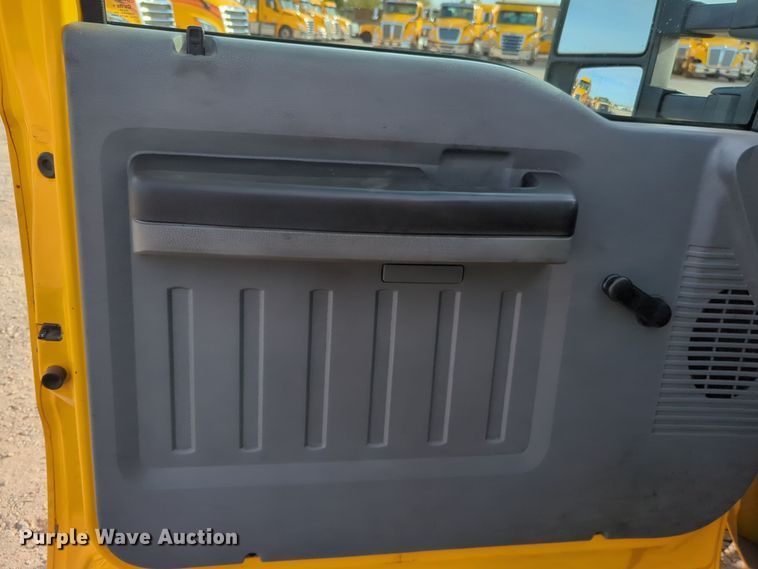 image for item ER4534 2015 Ford F350 Super Duty utility bed pickup truck