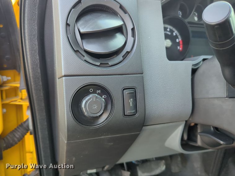 image for item ER4534 2015 Ford F350 Super Duty utility bed pickup truck