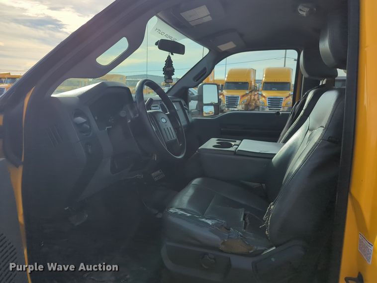 image for item ER4534 2015 Ford F350 Super Duty utility bed pickup truck