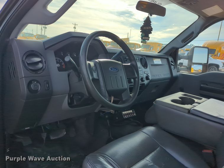 image for item ER4534 2015 Ford F350 Super Duty utility bed pickup truck