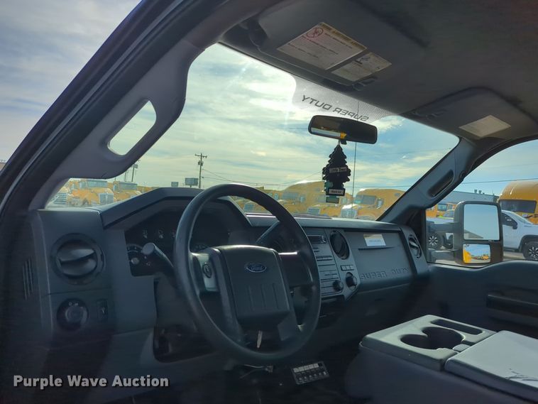 image for item ER4534 2015 Ford F350 Super Duty utility bed pickup truck