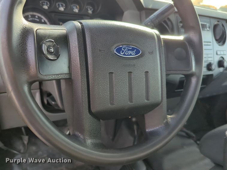 image for item ER4534 2015 Ford F350 Super Duty utility bed pickup truck