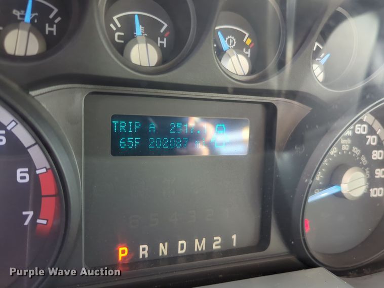 image for item ER4534 2015 Ford F350 Super Duty utility bed pickup truck