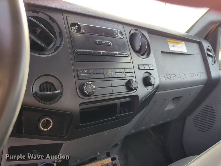 image for item ER4534 2015 Ford F350 Super Duty utility bed pickup truck