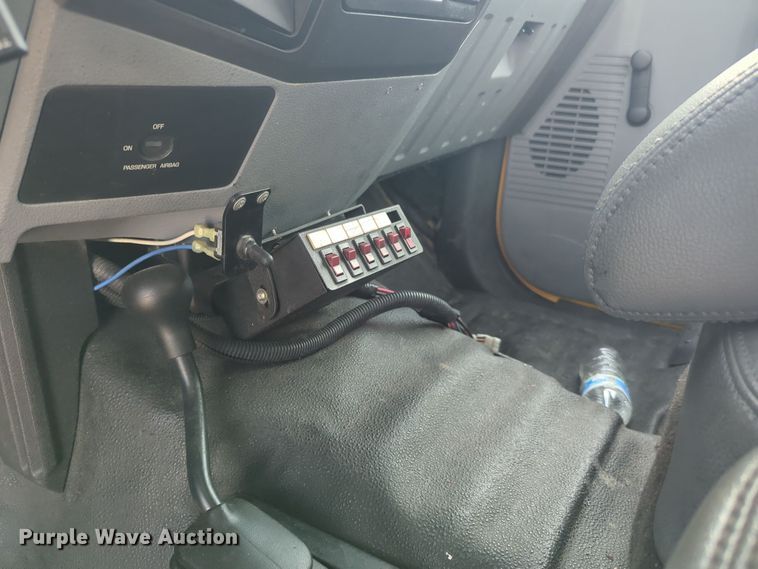 image for item ER4534 2015 Ford F350 Super Duty utility bed pickup truck