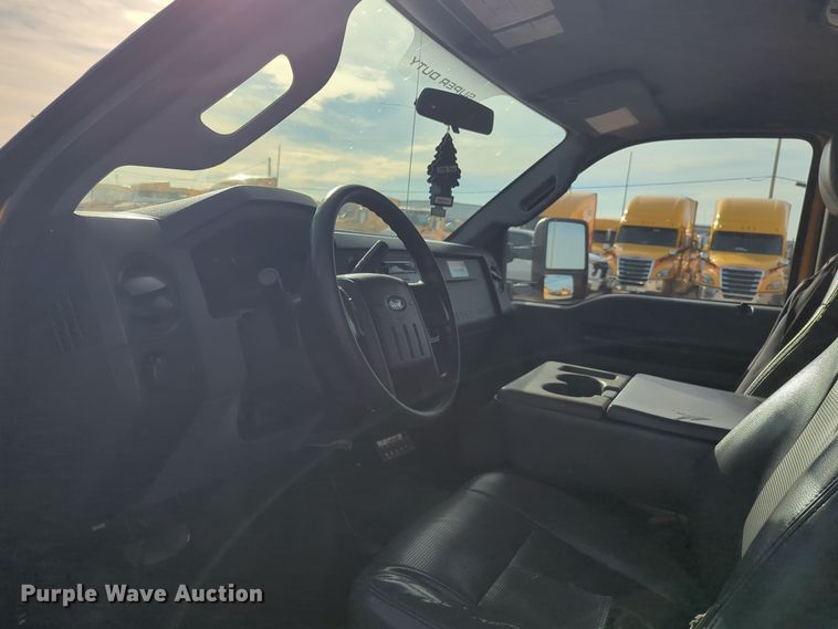 image for item ER4534 2015 Ford F350 Super Duty utility bed pickup truck