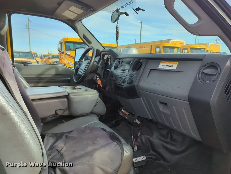 image for item ER4534 2015 Ford F350 Super Duty utility bed pickup truck