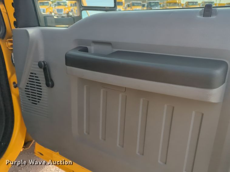 image for item ER4534 2015 Ford F350 Super Duty utility bed pickup truck