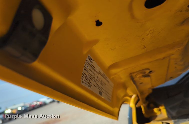 image for item ER4534 2015 Ford F350 Super Duty utility bed pickup truck