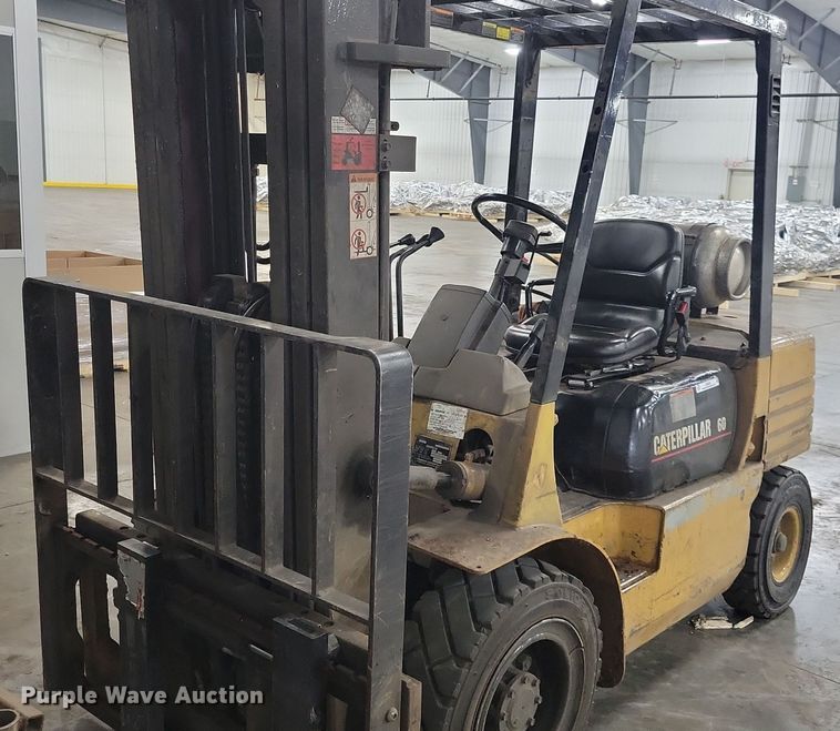 image for item JO9347 Caterpillar 60 forklift