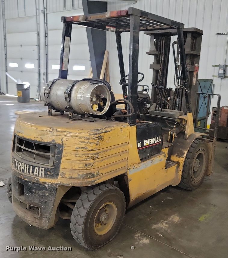 image for item JO9347 Caterpillar 60 forklift