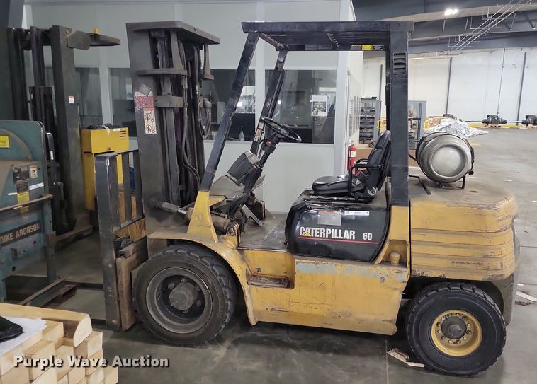image for item JO9347 Caterpillar 60 forklift