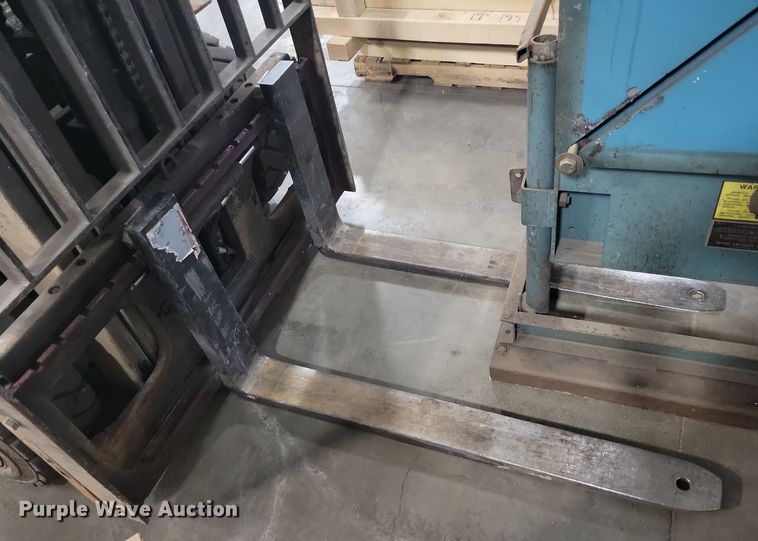 image for item JO9347 Caterpillar 60 forklift