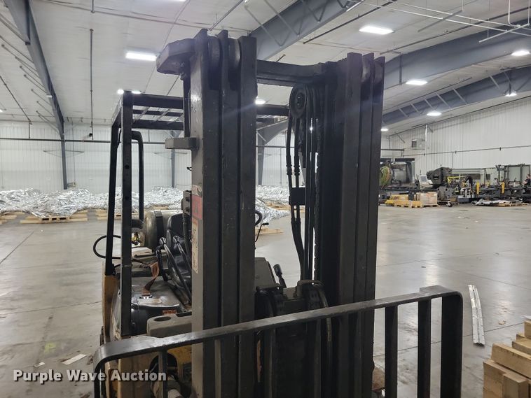 image for item JO9347 Caterpillar 60 forklift