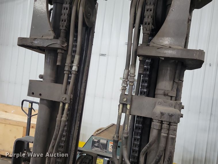 image for item JO9347 Caterpillar 60 forklift