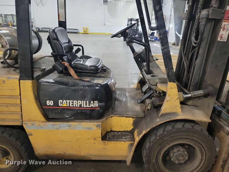 image for item JO9347 Caterpillar 60 forklift