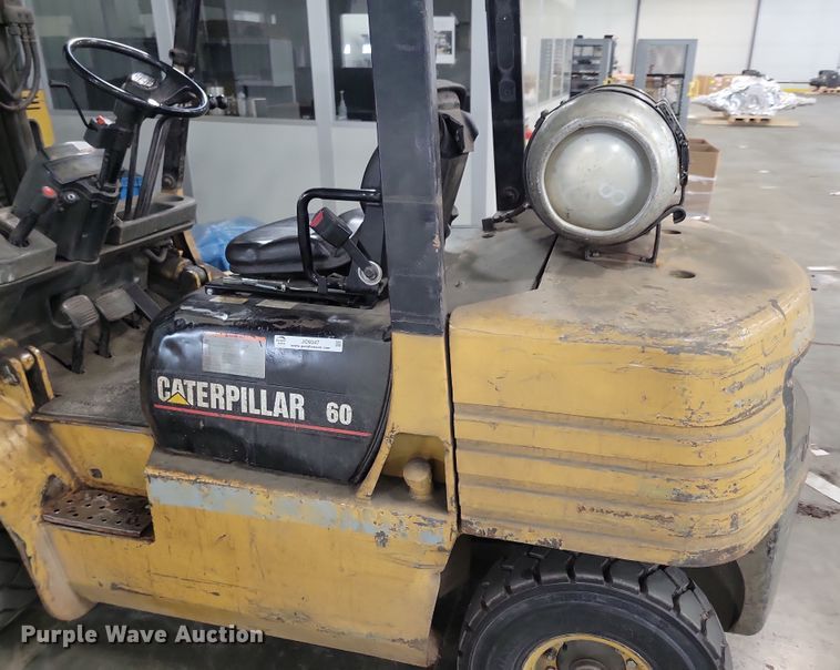 image for item JO9347 Caterpillar 60 forklift