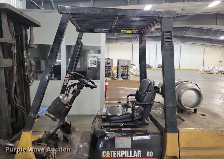 image for item JO9347 Caterpillar 60 forklift
