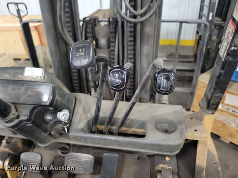 image for item JO9347 Caterpillar 60 forklift